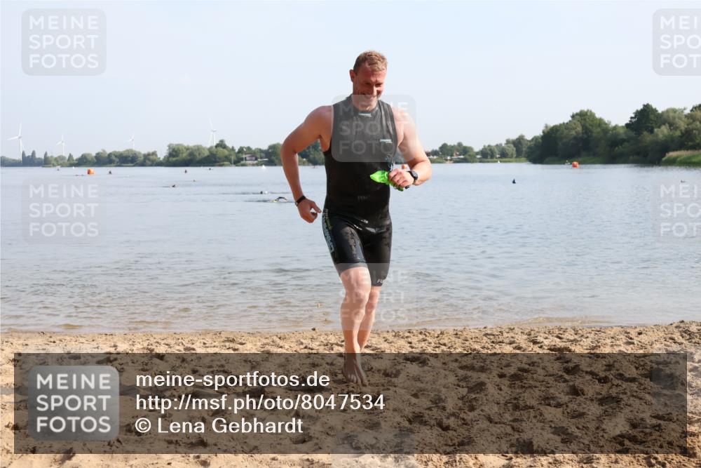 15.06.2025 - 27. Vierlanden-Triathlon Lena Gebhardt http://msf.ph/oto/8047534 15.06.2025 08:48:55 Schwimmen 19, 115, 144 meine-sportfotos.de