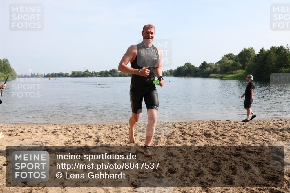 15.06.2025 - 27. Vierlanden-Triathlon Lena Gebhardt http://msf.ph/oto/8047537 15.06.2025 08:48:55 Schwimmen 19, 115, 144 meine-sportfotos.de