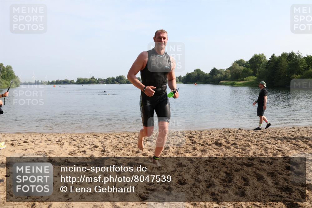 15.06.2025 - 27. Vierlanden-Triathlon Lena Gebhardt http://msf.ph/oto/8047539 15.06.2025 08:48:55 Schwimmen 19, 115, 144 meine-sportfotos.de