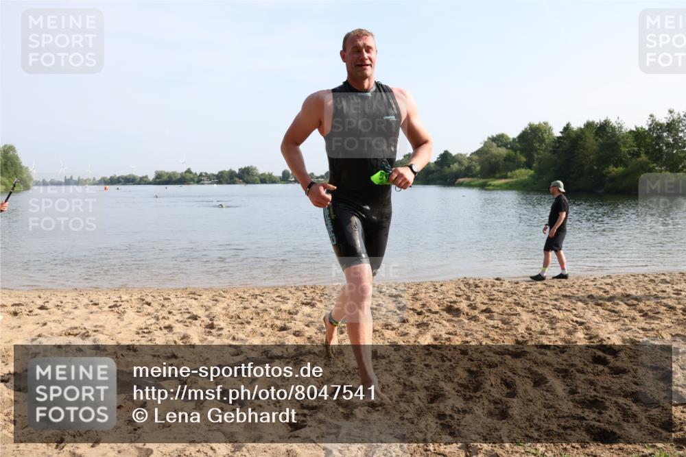 15.06.2025 - 27. Vierlanden-Triathlon Lena Gebhardt http://msf.ph/oto/8047541 15.06.2025 08:48:56 Schwimmen 19, 115, 144 meine-sportfotos.de