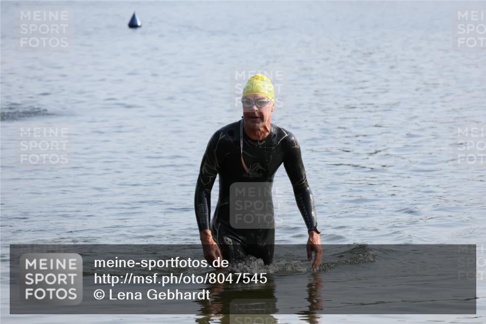 15.06.2025 - 27. Vierlanden-Triathlon Lena Gebhardt http://msf.ph/oto/8047545 15.06.2025 08:49:34 Schwimmen 172 meine-sportfotos.de