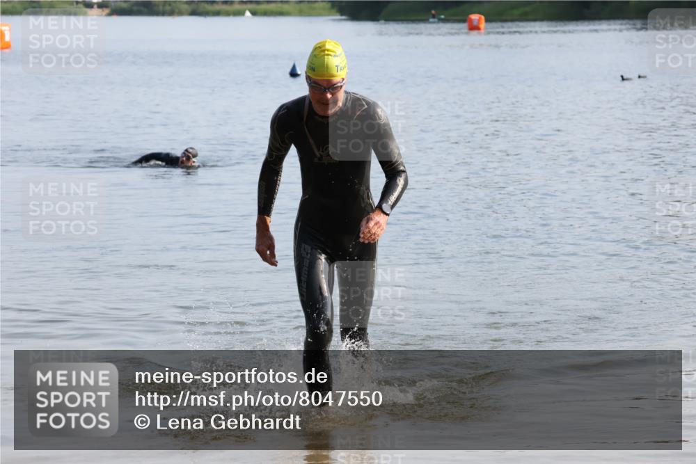 15.06.2025 - 27. Vierlanden-Triathlon Lena Gebhardt http://msf.ph/oto/8047550 15.06.2025 08:49:39 Schwimmen 172 meine-sportfotos.de