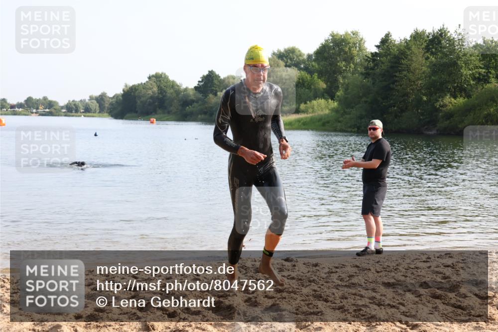 15.06.2025 - 27. Vierlanden-Triathlon Lena Gebhardt http://msf.ph/oto/8047562 15.06.2025 08:49:42 Schwimmen 172 meine-sportfotos.de