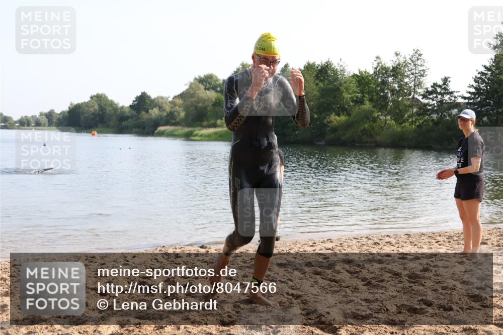 15.06.2025 - 27. Vierlanden-Triathlon Lena Gebhardt http://msf.ph/oto/8047566 15.06.2025 08:49:43 Schwimmen 172 meine-sportfotos.de
