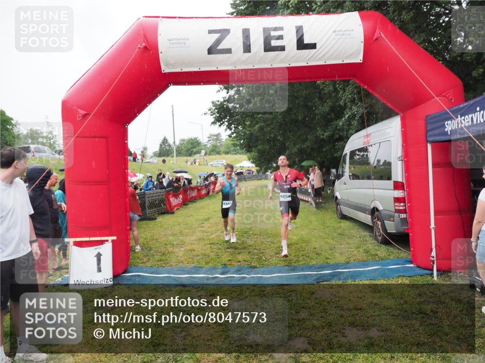 21.06.2025 - 27. Vierlanden-Triathlon MichiJ http://msf.ph/oto/8047573 15.06.2026 14:13:39 Ziel 1254, 1311 meine-sportfotos.de