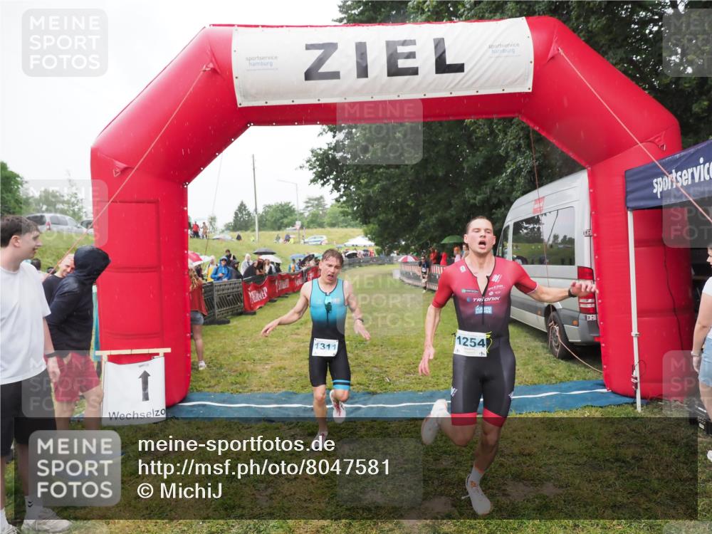 21.06.2025 - 27. Vierlanden-Triathlon MichiJ http://msf.ph/oto/8047581 15.06.2026 14:13:40 Ziel 1254, 1311 meine-sportfotos.de
