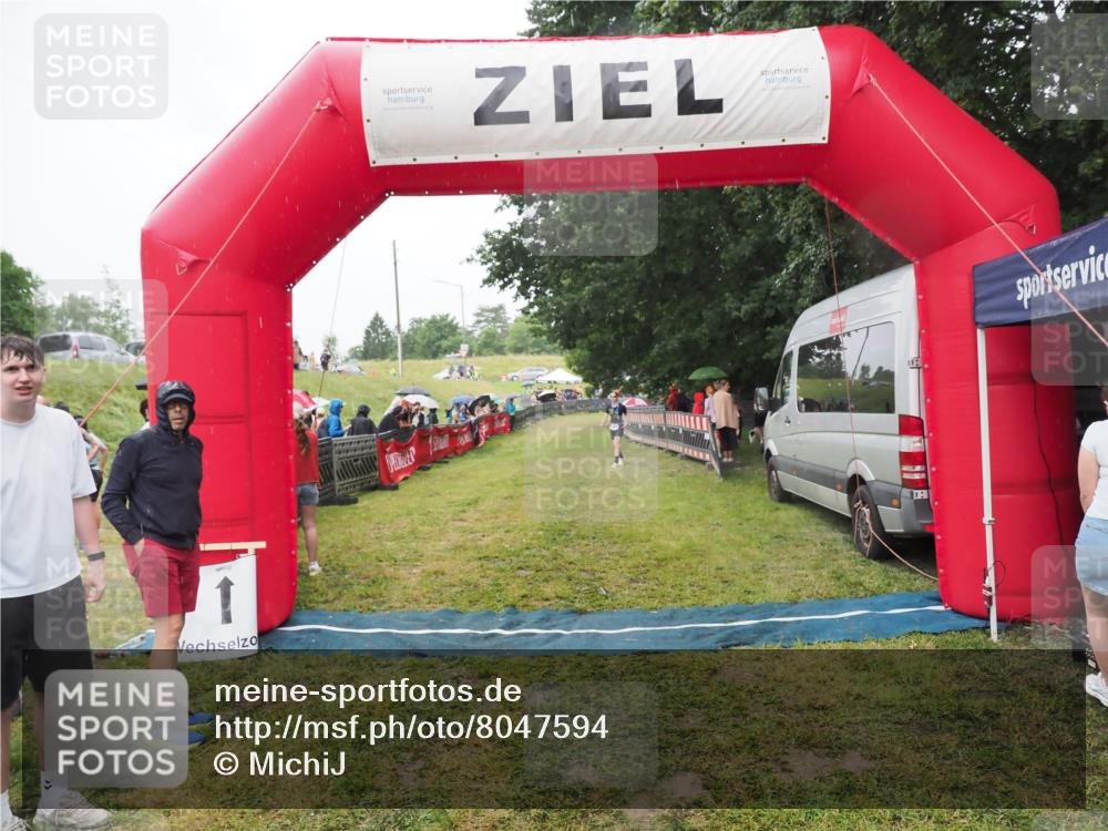21.06.2025 - 27. Vierlanden-Triathlon MichiJ http://msf.ph/oto/8047594 15.06.2026 14:13:42 Ziel 1254, 1311 meine-sportfotos.de