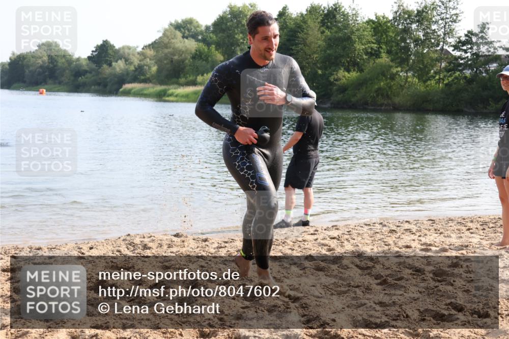 15.06.2025 - 27. Vierlanden-Triathlon Lena Gebhardt http://msf.ph/oto/8047602 15.06.2025 08:50:11 Schwimmen 68 meine-sportfotos.de