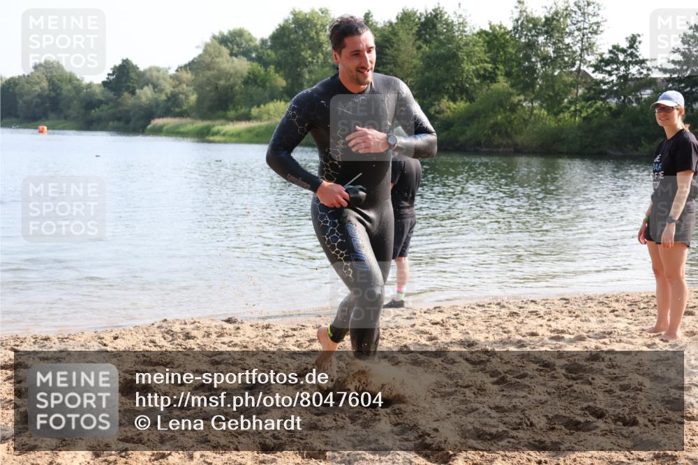 15.06.2025 - 27. Vierlanden-Triathlon Lena Gebhardt http://msf.ph/oto/8047604 15.06.2025 08:50:11 Schwimmen 68 meine-sportfotos.de