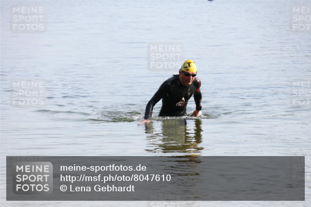 15.06.2025 - 27. Vierlanden-Triathlon Lena Gebhardt http://msf.ph/oto/8047610 15.06.2025 08:50:24 Schwimmen  meine-sportfotos.de