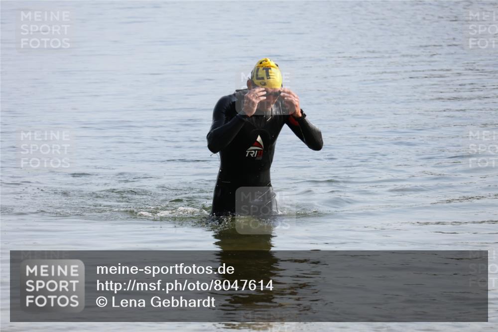 15.06.2025 - 27. Vierlanden-Triathlon Lena Gebhardt http://msf.ph/oto/8047614 15.06.2025 08:50:25 Schwimmen 143 meine-sportfotos.de