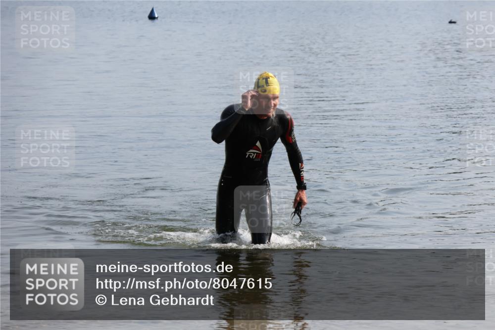 15.06.2025 - 27. Vierlanden-Triathlon Lena Gebhardt http://msf.ph/oto/8047615 15.06.2025 08:50:28 Schwimmen 143 meine-sportfotos.de