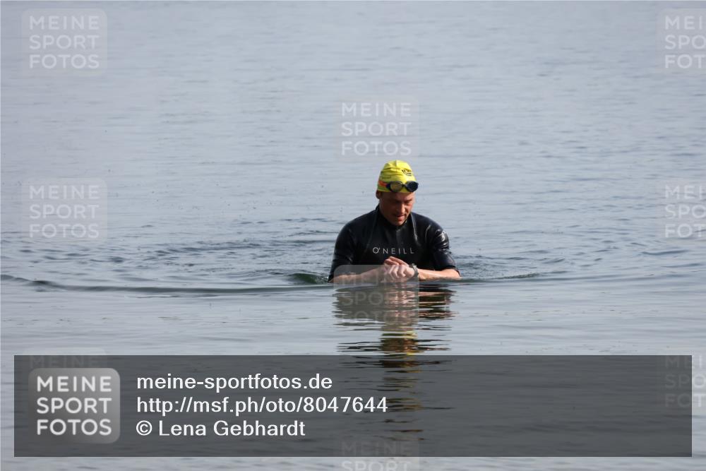 15.06.2025 - 27. Vierlanden-Triathlon Lena Gebhardt http://msf.ph/oto/8047644 15.06.2025 08:51:00 Schwimmen  meine-sportfotos.de