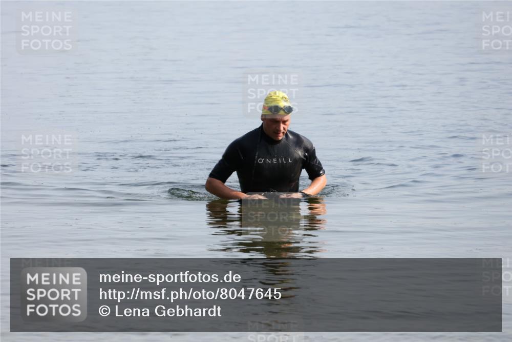 15.06.2025 - 27. Vierlanden-Triathlon Lena Gebhardt http://msf.ph/oto/8047645 15.06.2025 08:51:01 Schwimmen 90 meine-sportfotos.de