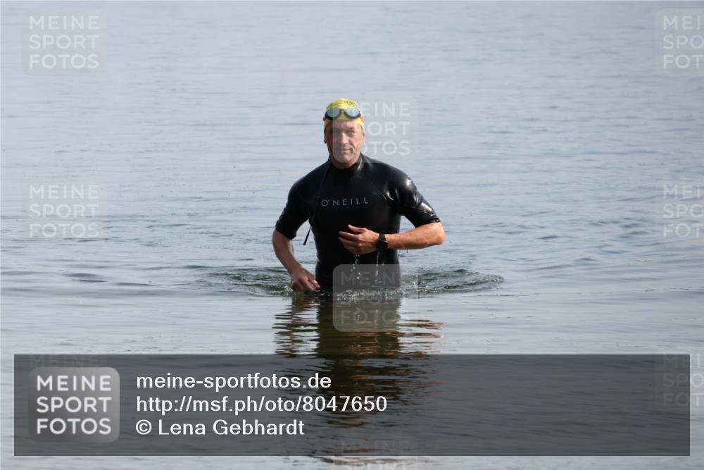 15.06.2025 - 27. Vierlanden-Triathlon Lena Gebhardt http://msf.ph/oto/8047650 15.06.2025 08:51:02 Schwimmen 90 meine-sportfotos.de