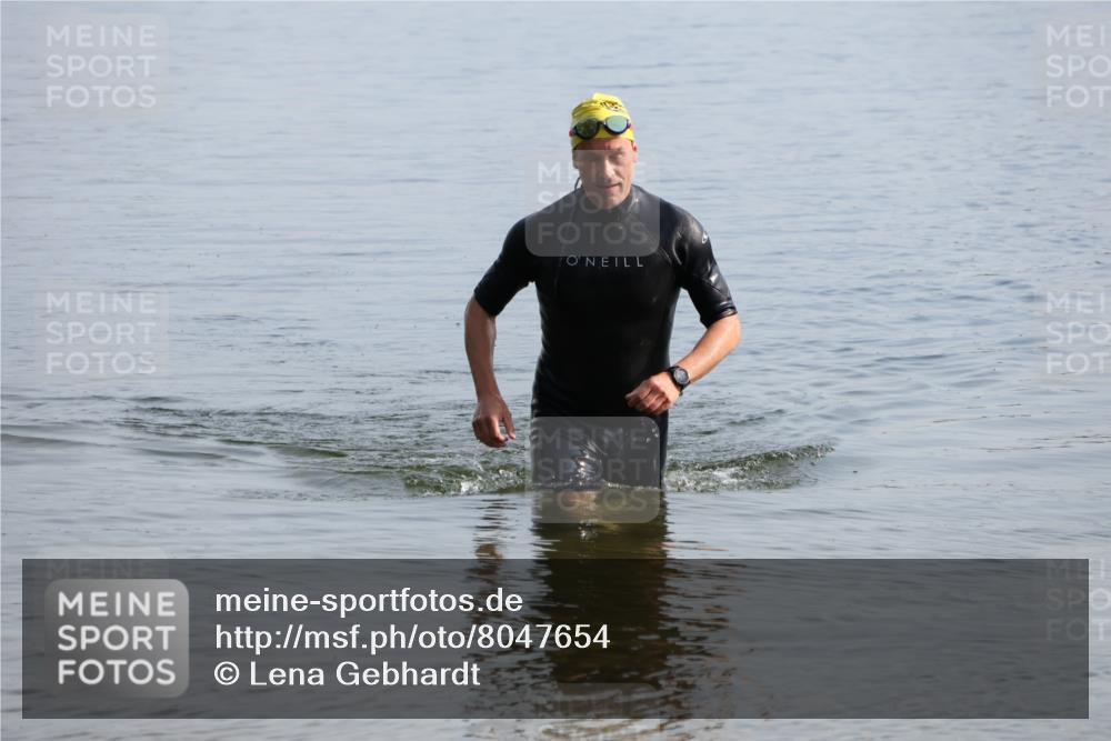 15.06.2025 - 27. Vierlanden-Triathlon Lena Gebhardt http://msf.ph/oto/8047654 15.06.2025 08:51:04 Schwimmen 90 meine-sportfotos.de