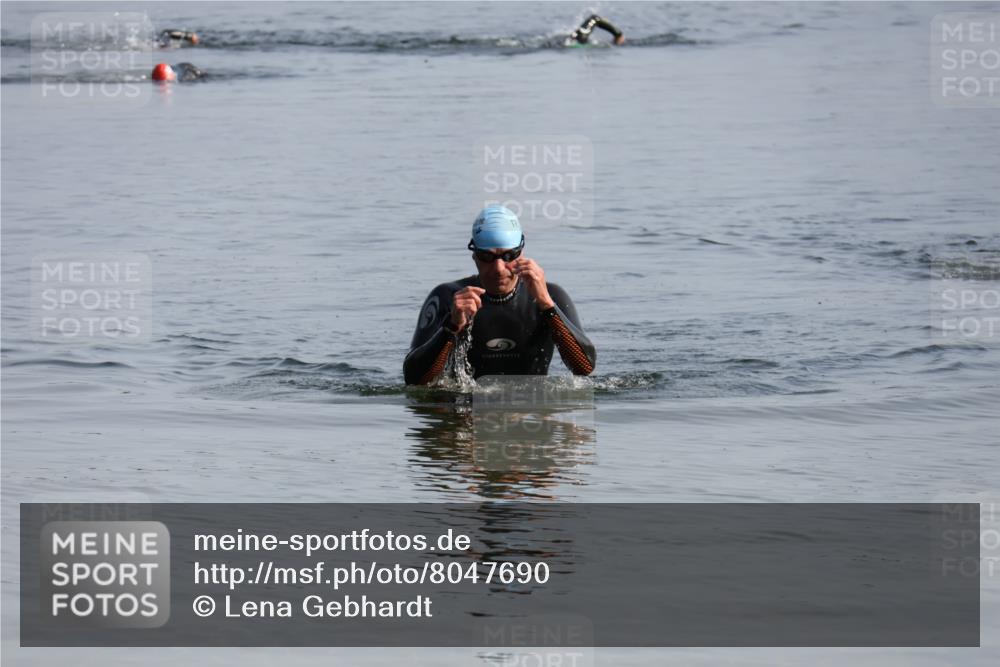 15.06.2025 - 27. Vierlanden-Triathlon Lena Gebhardt http://msf.ph/oto/8047690 15.06.2025 08:52:16 Schwimmen  meine-sportfotos.de