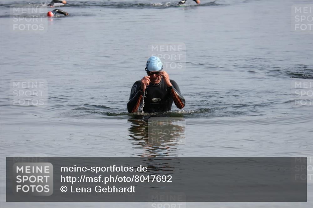 15.06.2025 - 27. Vierlanden-Triathlon Lena Gebhardt http://msf.ph/oto/8047692 15.06.2025 08:52:16 Schwimmen  meine-sportfotos.de