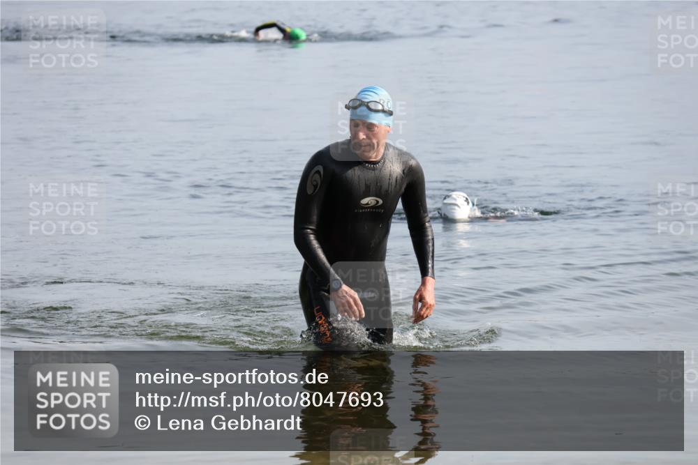 15.06.2025 - 27. Vierlanden-Triathlon Lena Gebhardt http://msf.ph/oto/8047693 15.06.2025 08:52:22 Schwimmen  meine-sportfotos.de