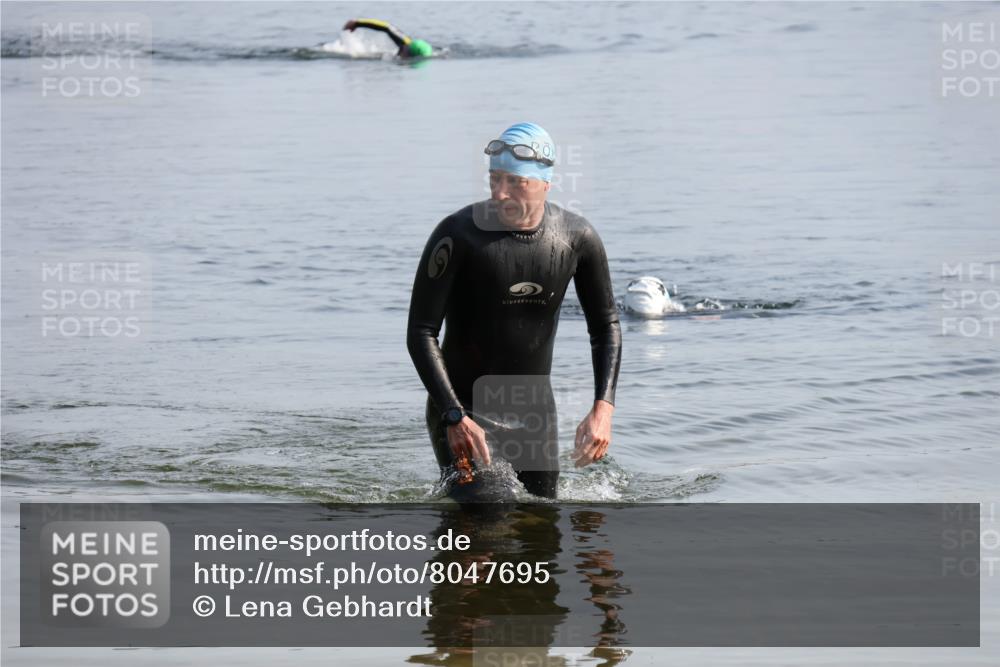 15.06.2025 - 27. Vierlanden-Triathlon Lena Gebhardt http://msf.ph/oto/8047695 15.06.2025 08:52:22 Schwimmen  meine-sportfotos.de