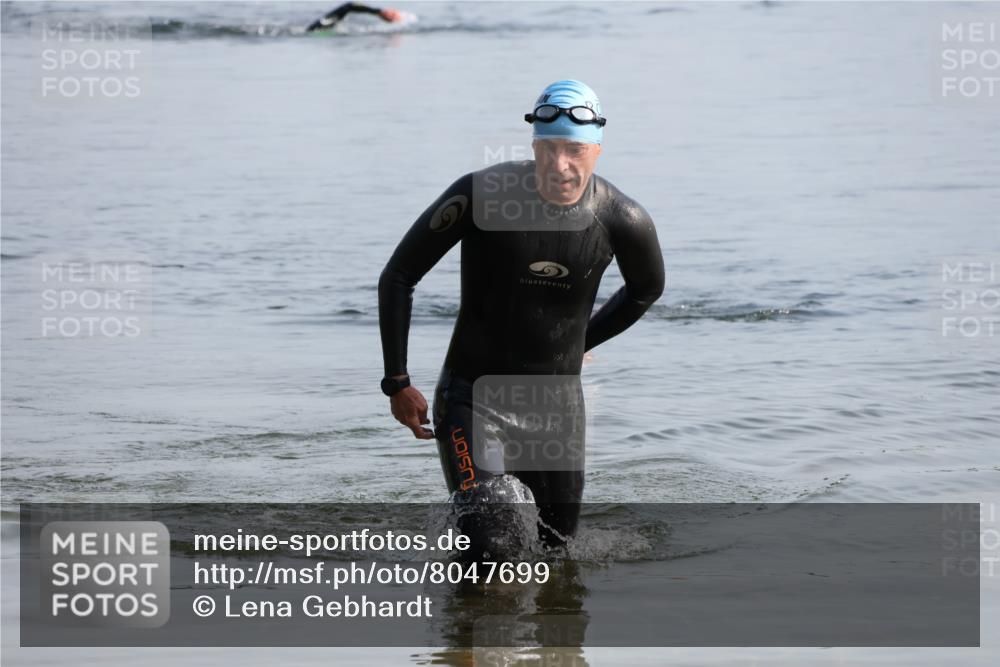 15.06.2025 - 27. Vierlanden-Triathlon Lena Gebhardt http://msf.ph/oto/8047699 15.06.2025 08:52:23 Schwimmen 163 meine-sportfotos.de