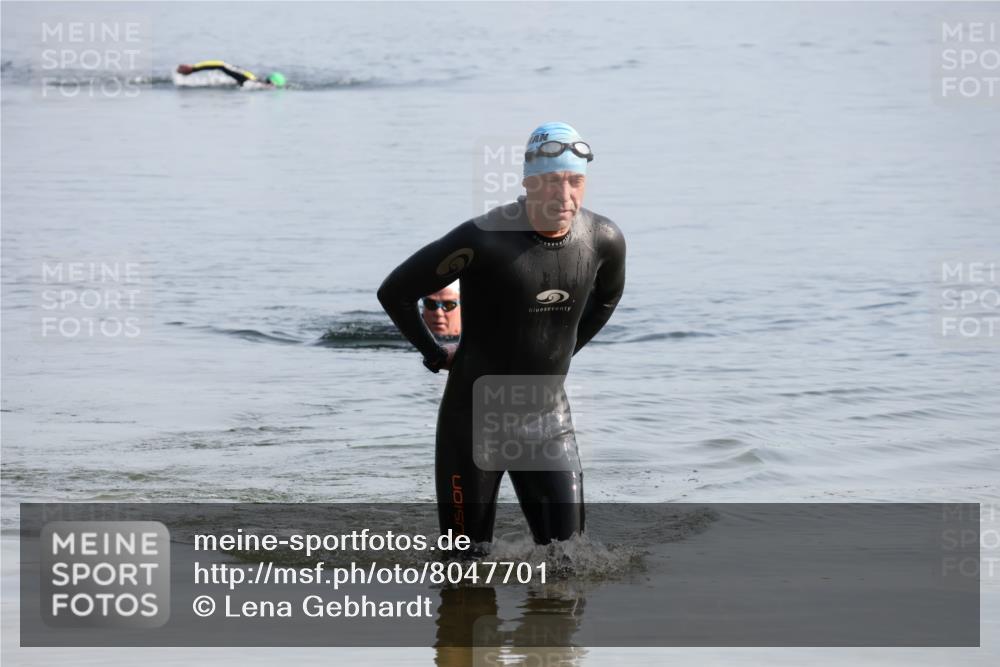 15.06.2025 - 27. Vierlanden-Triathlon Lena Gebhardt http://msf.ph/oto/8047701 15.06.2025 08:52:24 Schwimmen 163 meine-sportfotos.de