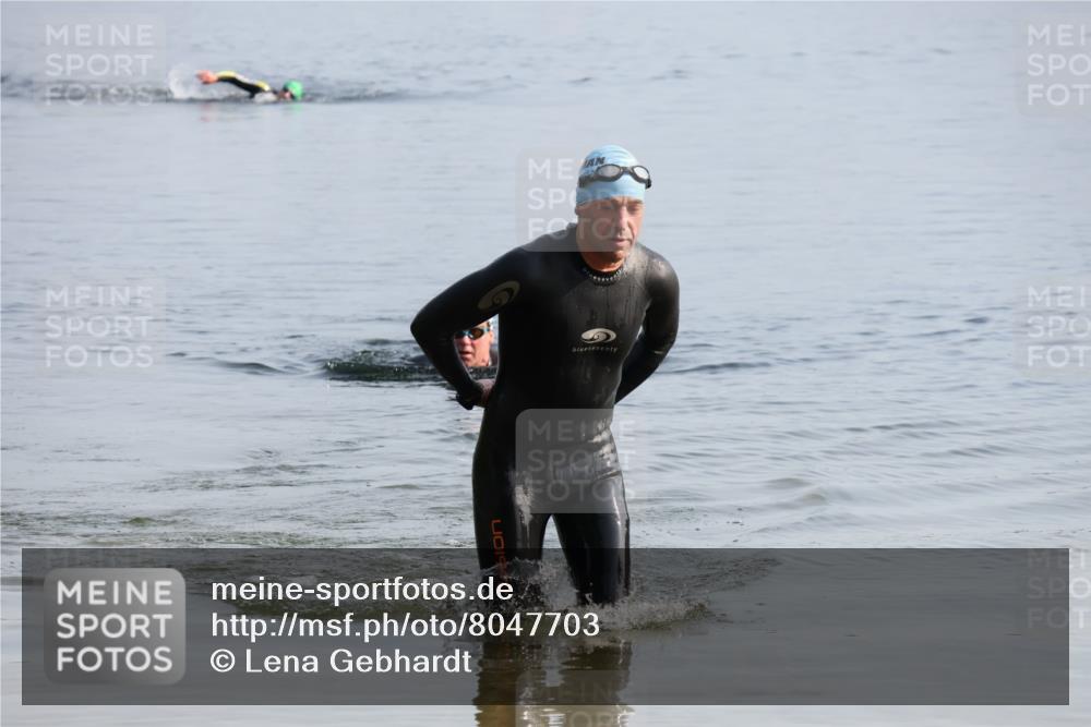 15.06.2025 - 27. Vierlanden-Triathlon Lena Gebhardt http://msf.ph/oto/8047703 15.06.2025 08:52:24 Schwimmen 163 meine-sportfotos.de