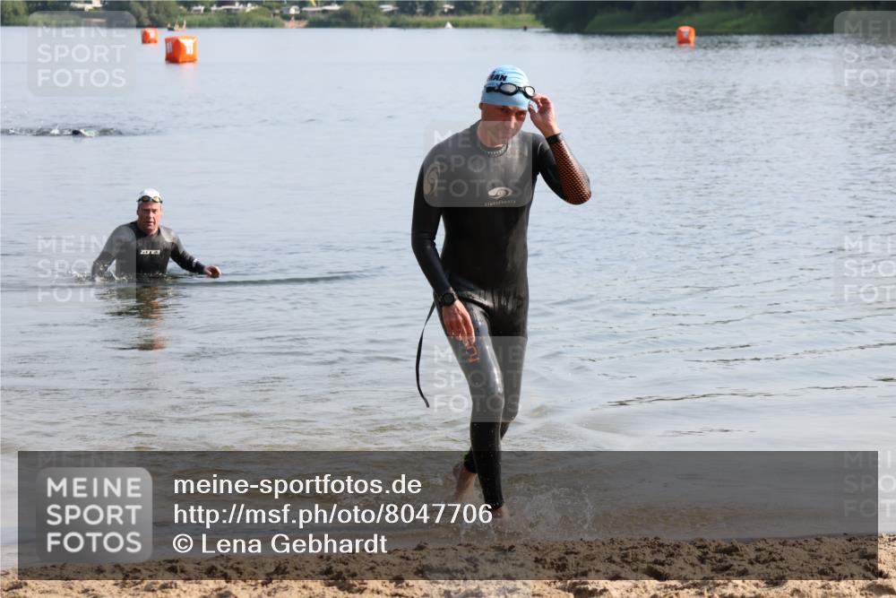 15.06.2025 - 27. Vierlanden-Triathlon Lena Gebhardt http://msf.ph/oto/8047706 15.06.2025 08:52:28 Schwimmen 163 meine-sportfotos.de