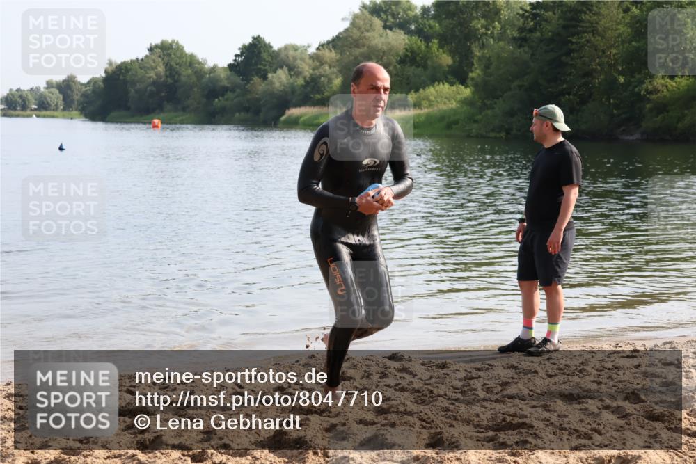 15.06.2025 - 27. Vierlanden-Triathlon Lena Gebhardt http://msf.ph/oto/8047710 15.06.2025 08:52:31 Schwimmen 163 meine-sportfotos.de