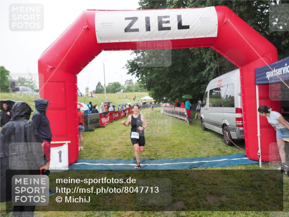 21.06.2025 - 27. Vierlanden-Triathlon MichiJ http://msf.ph/oto/8047713 15.06.2026 14:14:32 Ziel 1167 meine-sportfotos.de