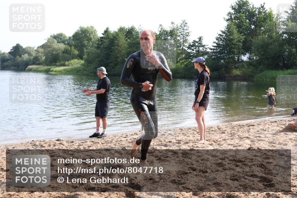 15.06.2025 - 27. Vierlanden-Triathlon Lena Gebhardt http://msf.ph/oto/8047718 15.06.2025 08:52:32 Schwimmen 163 meine-sportfotos.de
