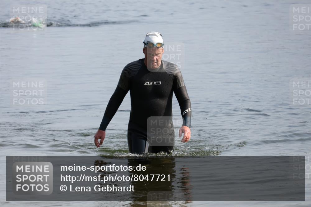 15.06.2025 - 27. Vierlanden-Triathlon Lena Gebhardt http://msf.ph/oto/8047721 15.06.2025 08:52:35 Schwimmen 163 meine-sportfotos.de