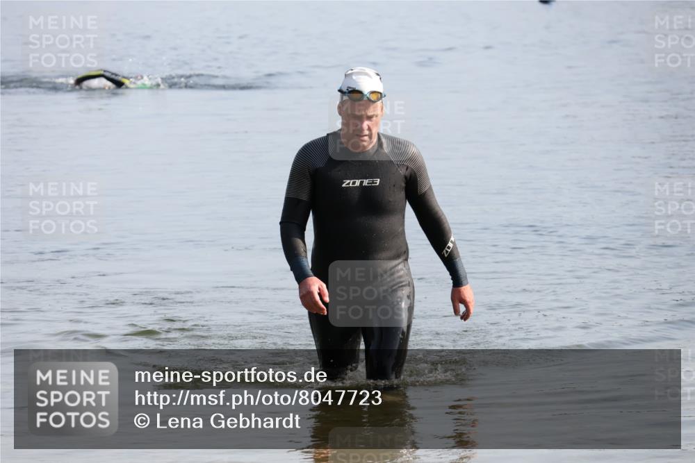 15.06.2025 - 27. Vierlanden-Triathlon Lena Gebhardt http://msf.ph/oto/8047723 15.06.2025 08:52:37 Schwimmen 163 meine-sportfotos.de