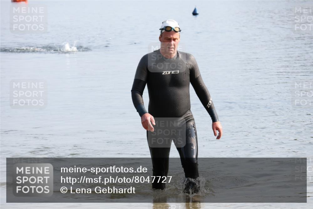 15.06.2025 - 27. Vierlanden-Triathlon Lena Gebhardt http://msf.ph/oto/8047727 15.06.2025 08:52:39 Schwimmen 163, 233 meine-sportfotos.de