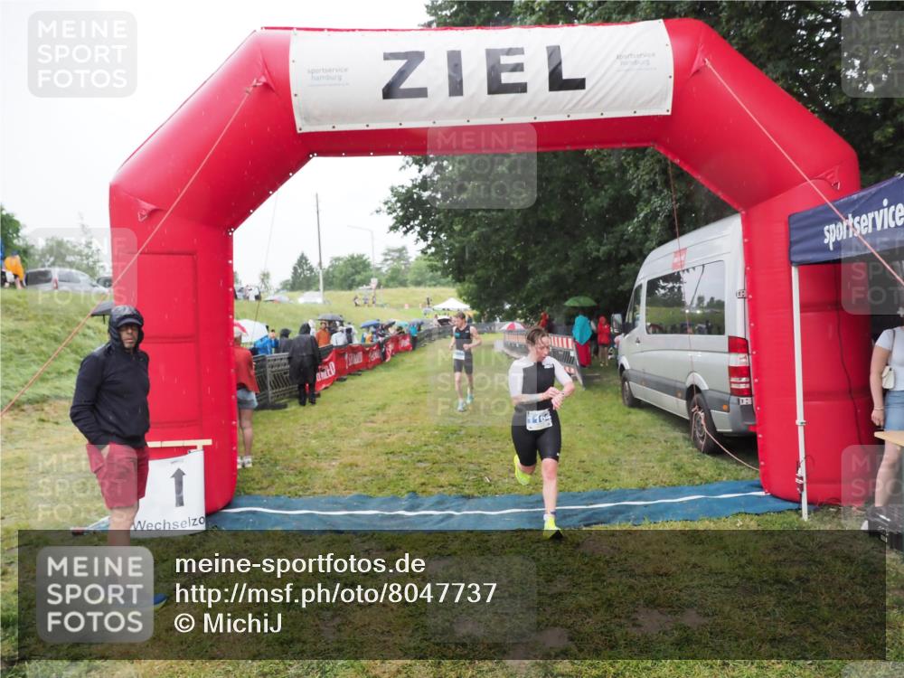 21.06.2025 - 27. Vierlanden-Triathlon MichiJ http://msf.ph/oto/8047737 15.06.2026 14:14:42 Ziel 1164, 1312 meine-sportfotos.de