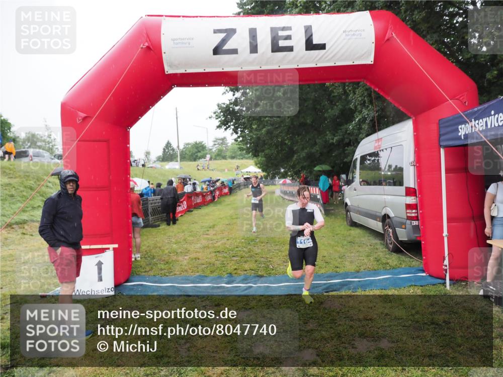21.06.2025 - 27. Vierlanden-Triathlon MichiJ http://msf.ph/oto/8047740 15.06.2026 14:14:42 Ziel 1164, 1312 meine-sportfotos.de
