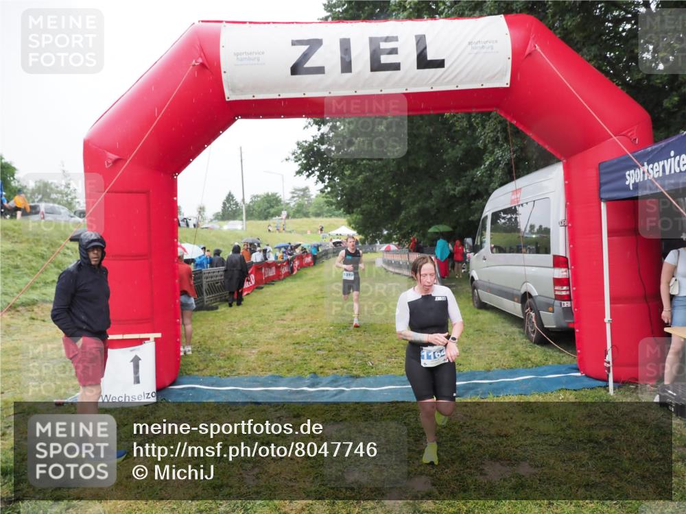 21.06.2025 - 27. Vierlanden-Triathlon MichiJ http://msf.ph/oto/8047746 15.06.2026 14:14:42 Ziel 1164, 1312 meine-sportfotos.de