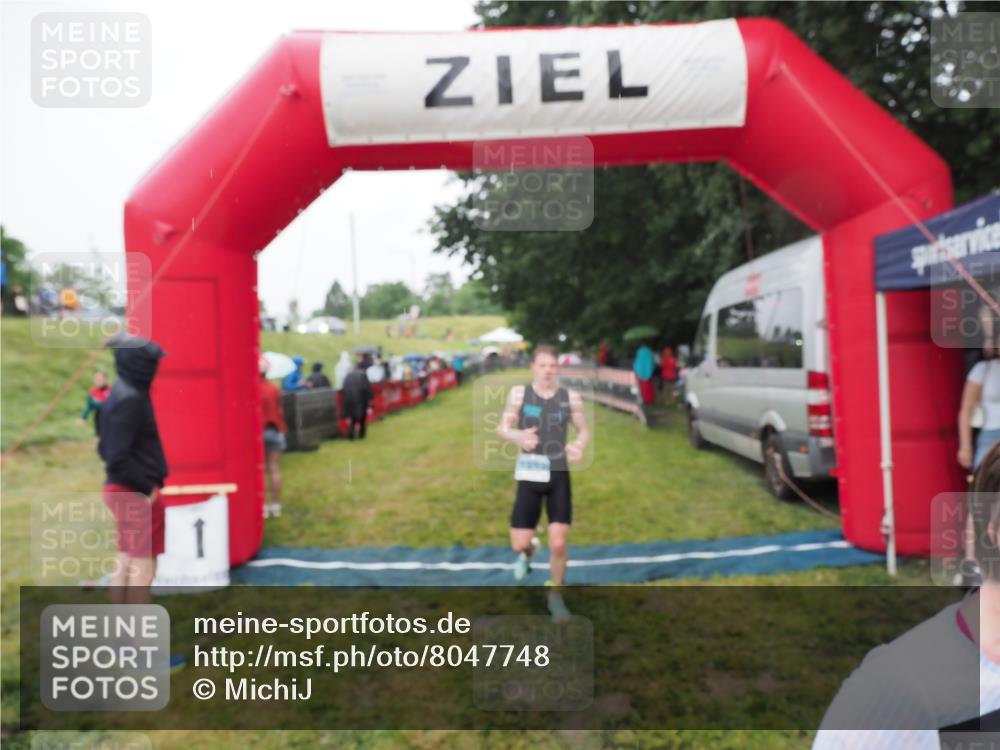 21.06.2025 - 27. Vierlanden-Triathlon MichiJ http://msf.ph/oto/8047748 15.06.2026 14:14:44 Ziel 1164, 1312 meine-sportfotos.de