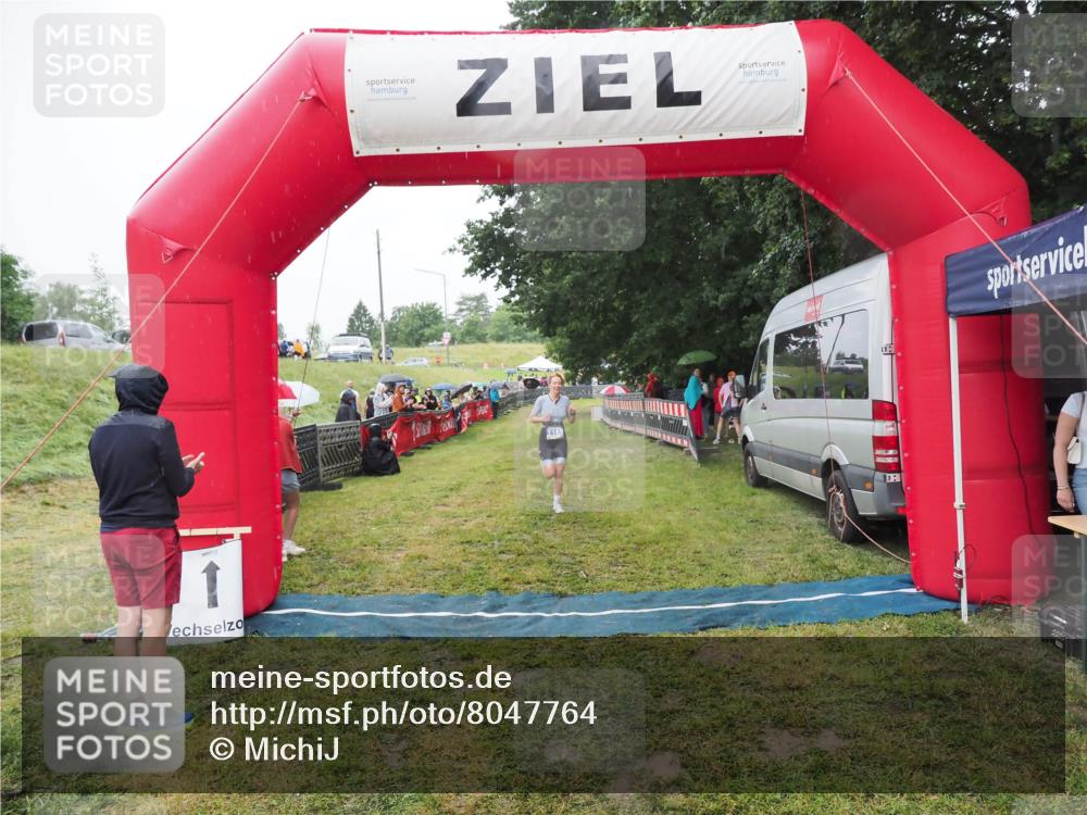 21.06.2025 - 27. Vierlanden-Triathlon MichiJ http://msf.ph/oto/8047764 15.06.2026 14:15:00 Ziel 1189 meine-sportfotos.de