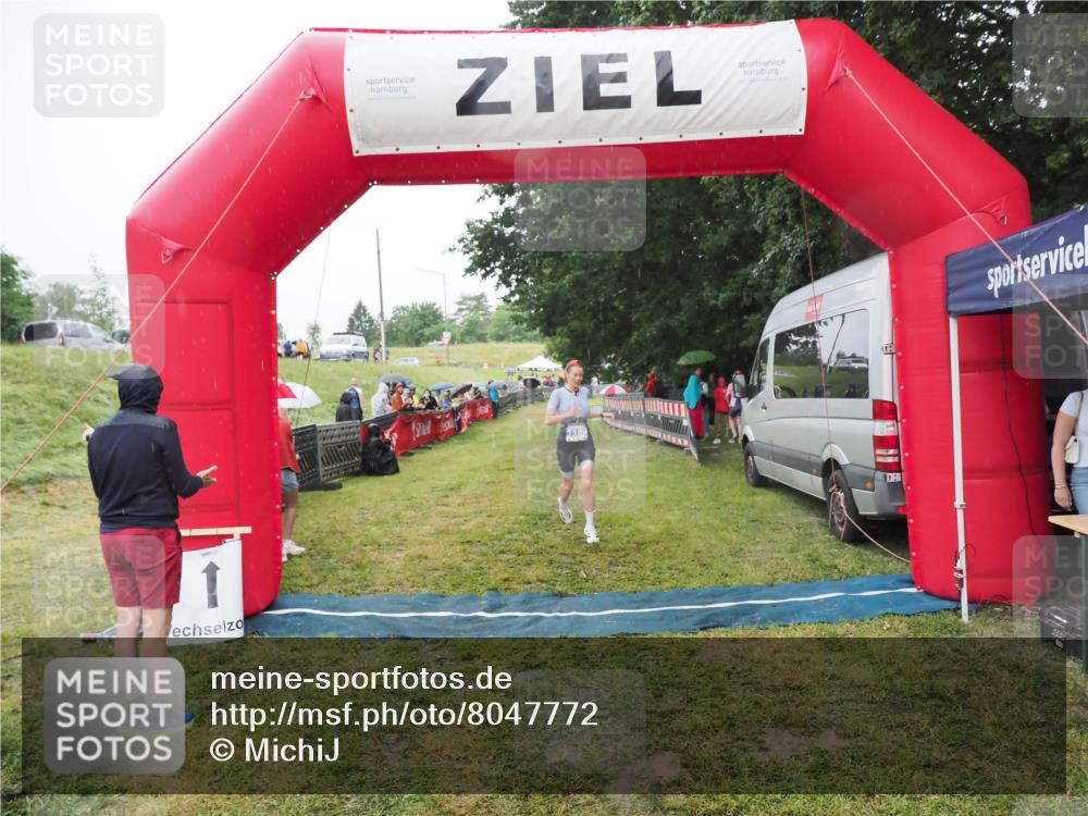 21.06.2025 - 27. Vierlanden-Triathlon MichiJ http://msf.ph/oto/8047772 15.06.2026 14:15:01 Ziel 1189 meine-sportfotos.de