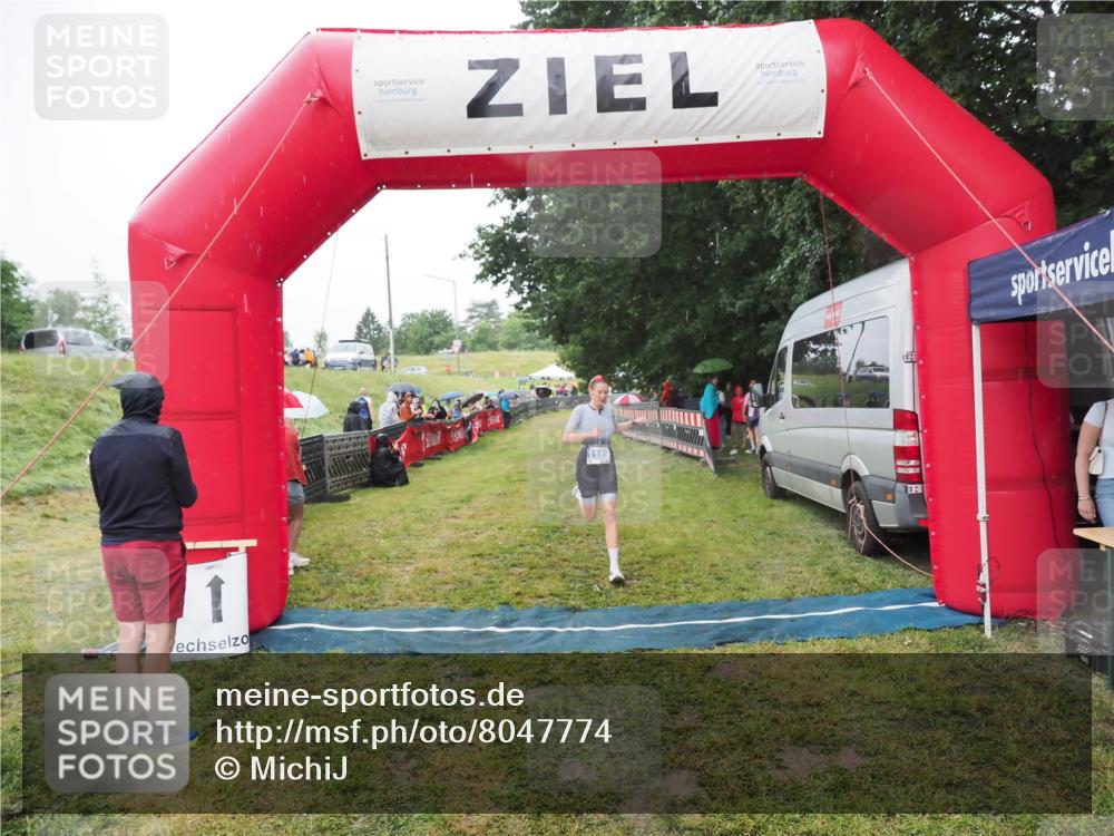 21.06.2025 - 27. Vierlanden-Triathlon MichiJ http://msf.ph/oto/8047774 15.06.2026 14:15:01 Ziel 1189 meine-sportfotos.de
