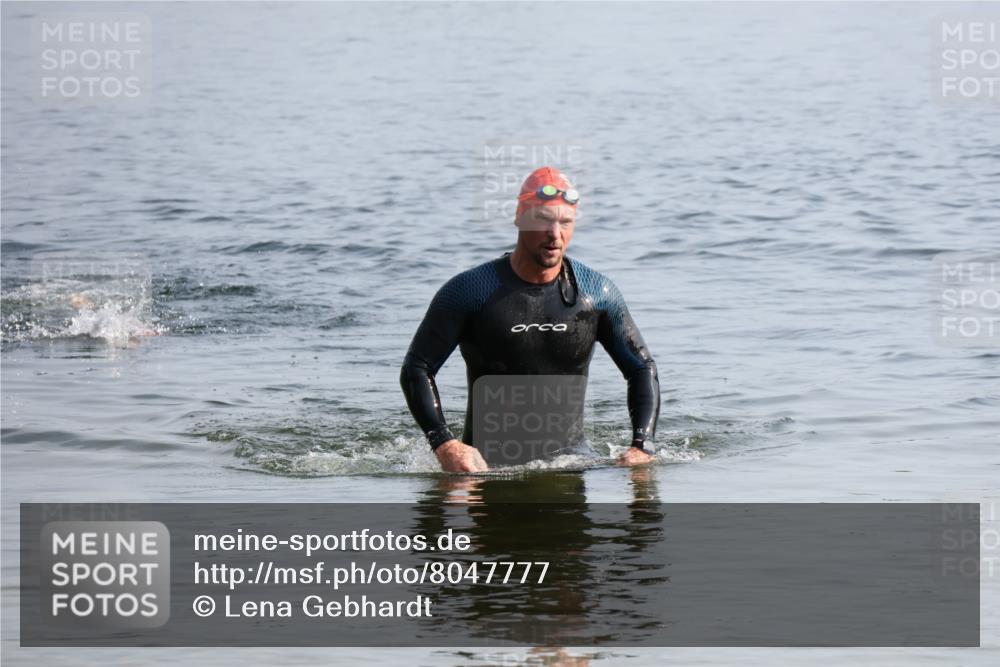15.06.2025 - 27. Vierlanden-Triathlon Lena Gebhardt http://msf.ph/oto/8047777 15.06.2025 08:53:04 Schwimmen 133 meine-sportfotos.de