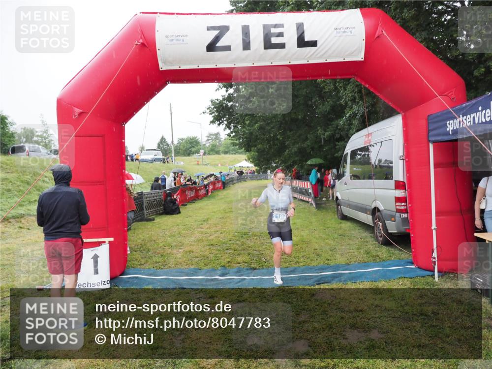21.06.2025 - 27. Vierlanden-Triathlon MichiJ http://msf.ph/oto/8047783 15.06.2026 14:15:01 Ziel 1189 meine-sportfotos.de