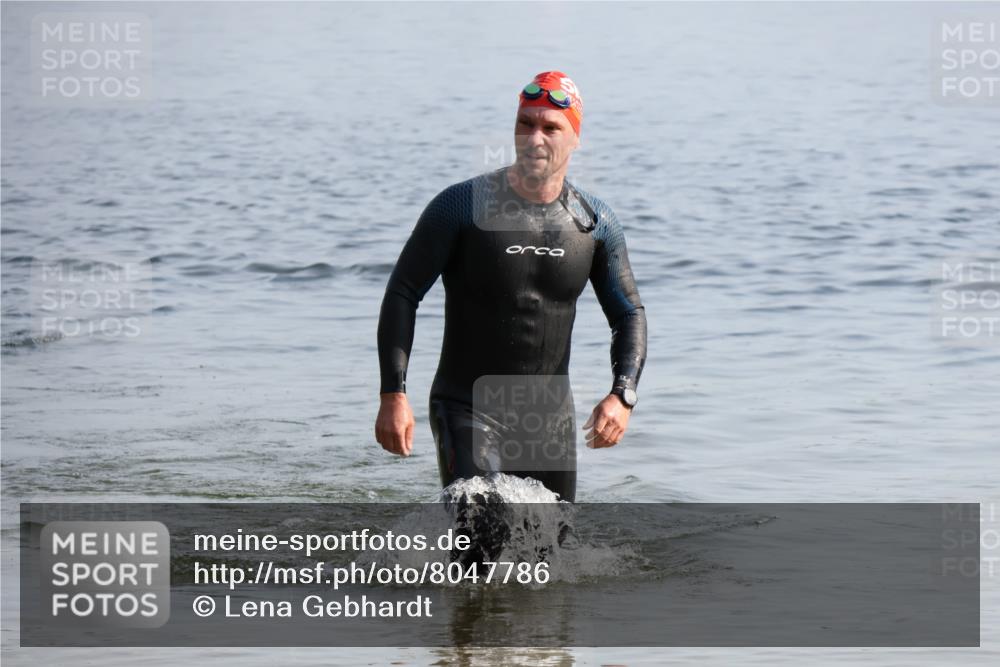 15.06.2025 - 27. Vierlanden-Triathlon Lena Gebhardt http://msf.ph/oto/8047786 15.06.2025 08:53:08 Schwimmen 133 meine-sportfotos.de