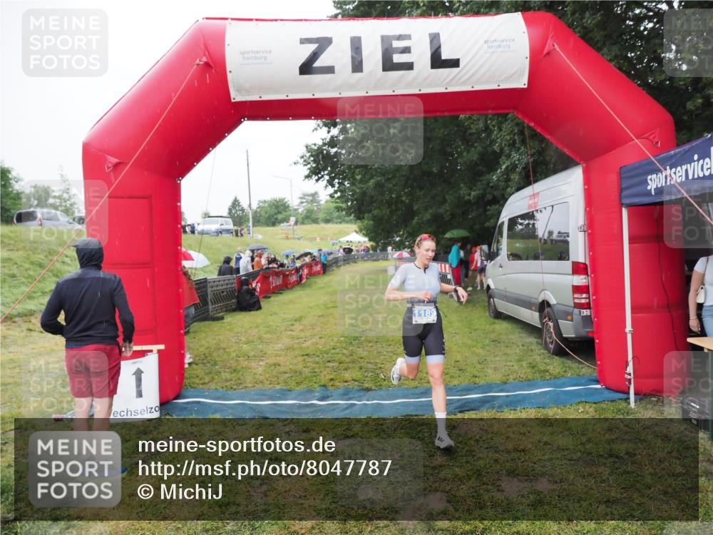 21.06.2025 - 27. Vierlanden-Triathlon MichiJ http://msf.ph/oto/8047787 15.06.2026 14:15:01 Ziel 1189 meine-sportfotos.de