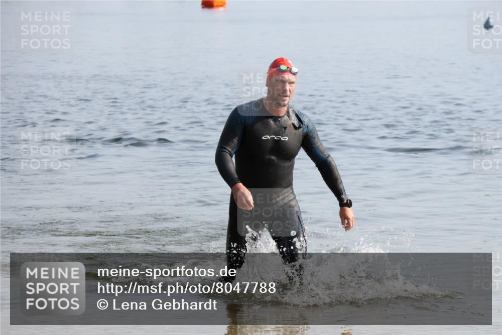 15.06.2025 - 27. Vierlanden-Triathlon Lena Gebhardt http://msf.ph/oto/8047788 15.06.2025 08:53:09 Schwimmen 133 meine-sportfotos.de