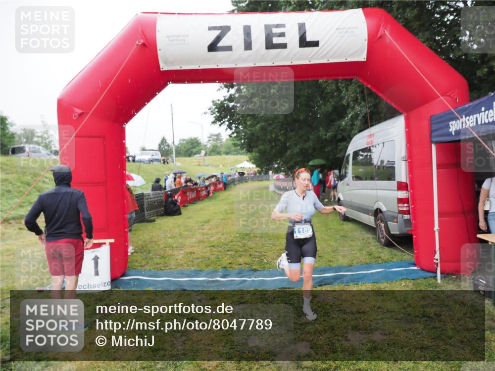 21.06.2025 - 27. Vierlanden-Triathlon MichiJ http://msf.ph/oto/8047789 15.06.2026 14:15:02 Ziel 1189 meine-sportfotos.de