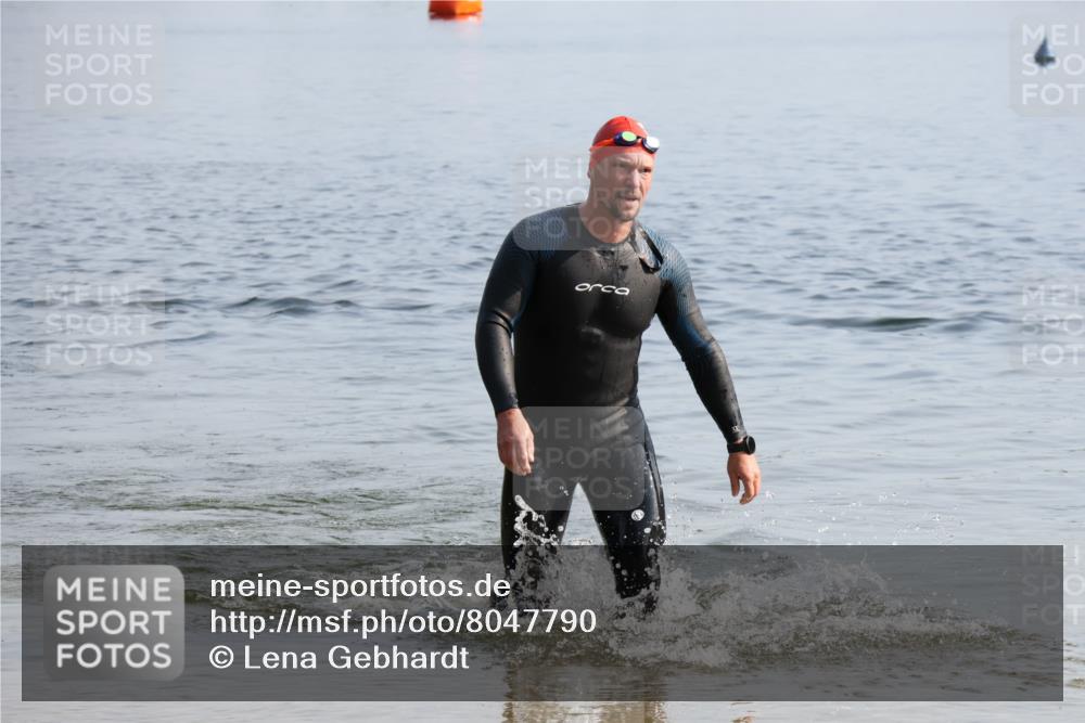 15.06.2025 - 27. Vierlanden-Triathlon Lena Gebhardt http://msf.ph/oto/8047790 15.06.2025 08:53:09 Schwimmen 133 meine-sportfotos.de