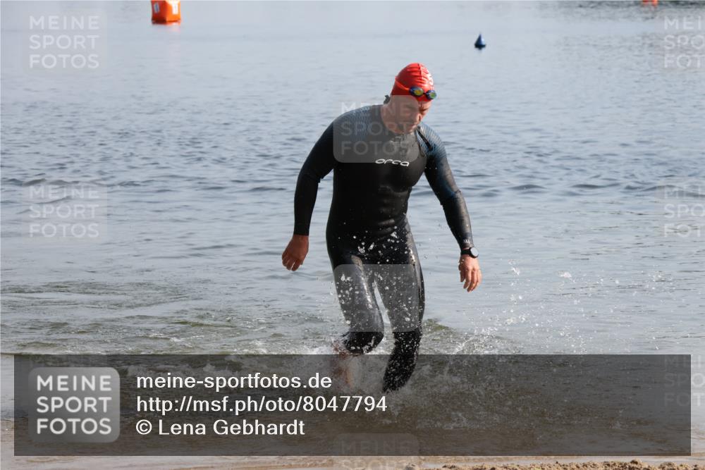 15.06.2025 - 27. Vierlanden-Triathlon Lena Gebhardt http://msf.ph/oto/8047794 15.06.2025 08:53:10 Schwimmen 133 meine-sportfotos.de