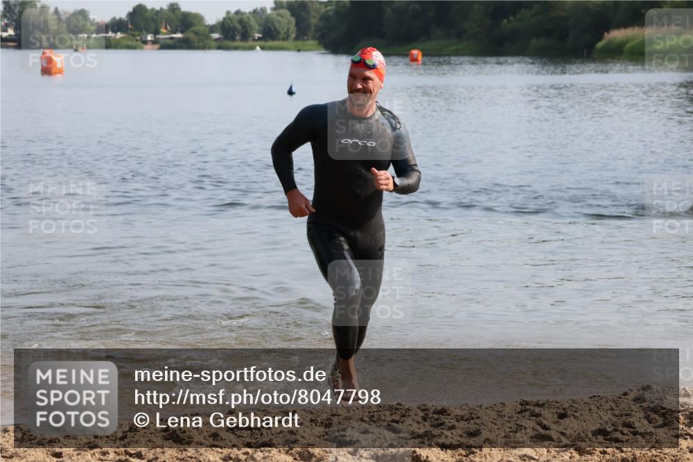 15.06.2025 - 27. Vierlanden-Triathlon Lena Gebhardt http://msf.ph/oto/8047798 15.06.2025 08:53:11 Schwimmen 133, 169 meine-sportfotos.de